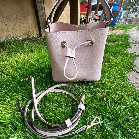 Michael Kors Cream Suri Saffaino Crossbody Bag EUC - Picture 8 of 13